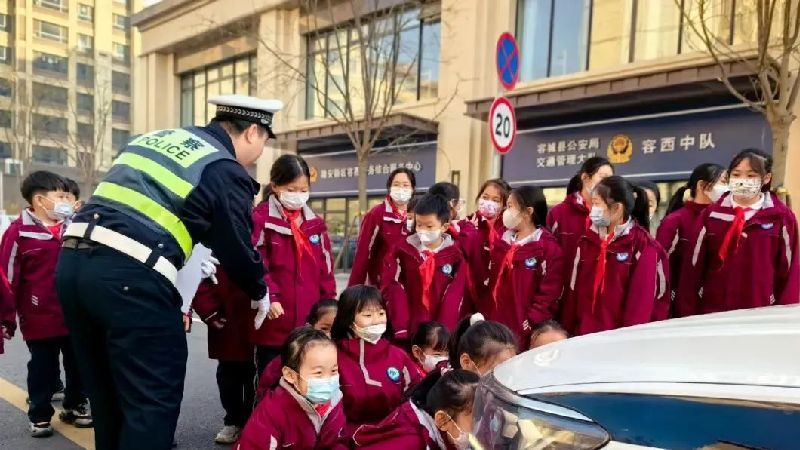 這節(jié)課堂超有趣！雄安公安深入校園開展法治宣傳活動
